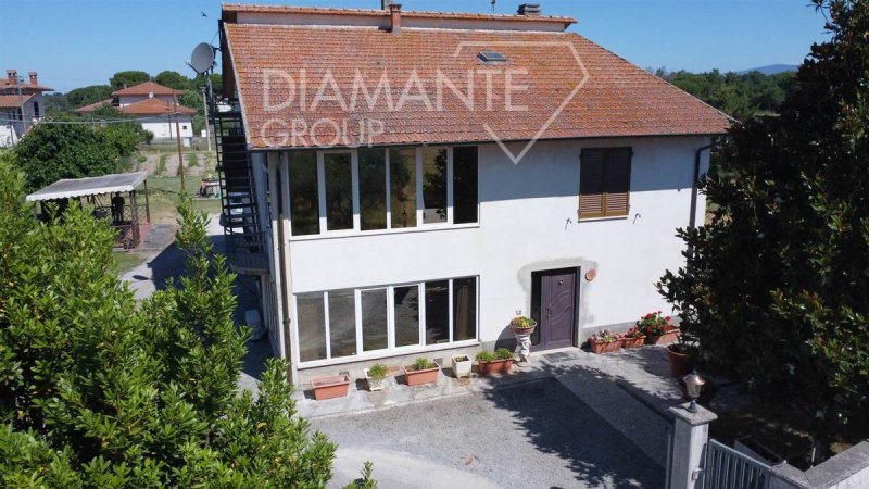 Особняк в Кастильоне-дель-Лаго