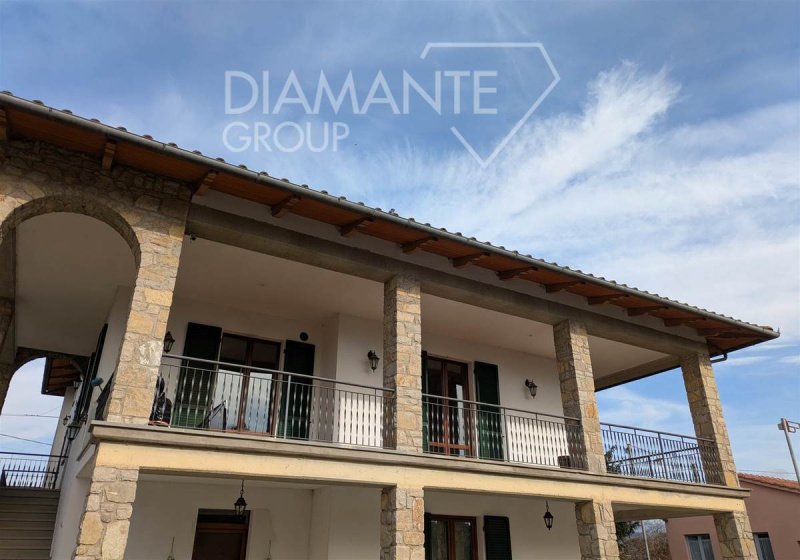 特拉西梅诺湖畔托罗公寓