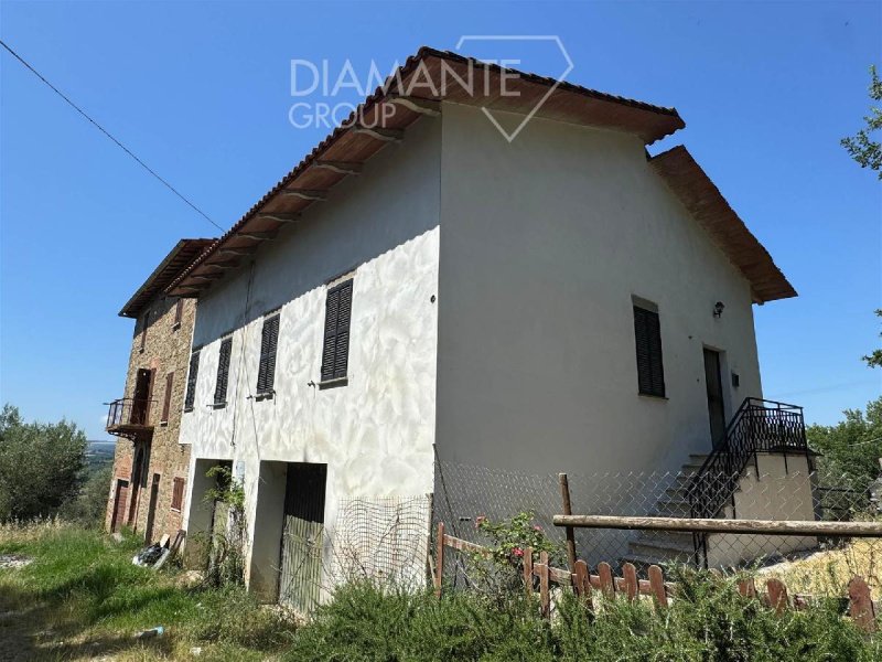Casa geminada em Panicale