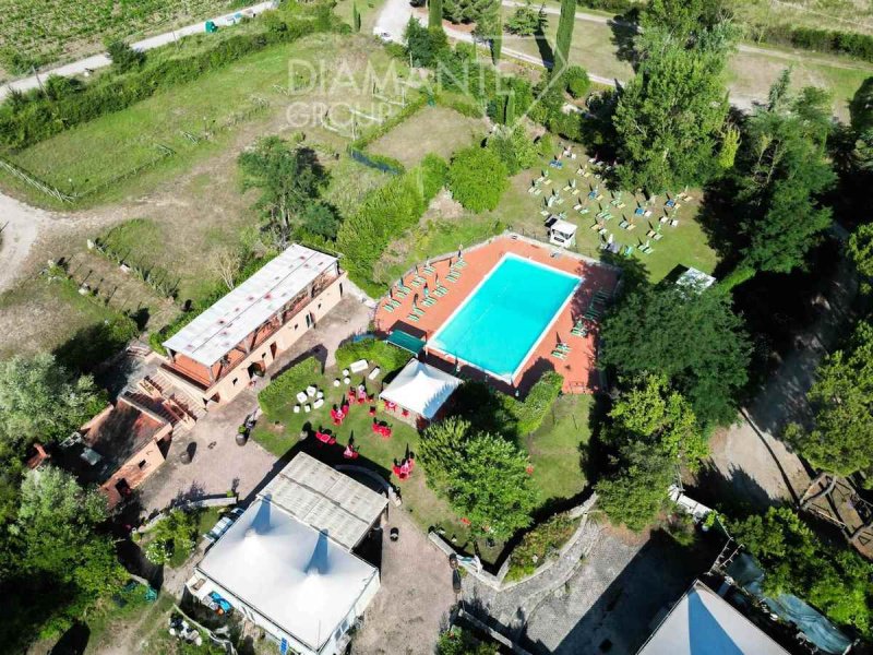 Kommersiell byggnad i Castellina in Chianti