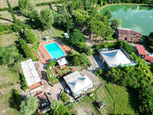 Kommersiell byggnad i Castellina in Chianti