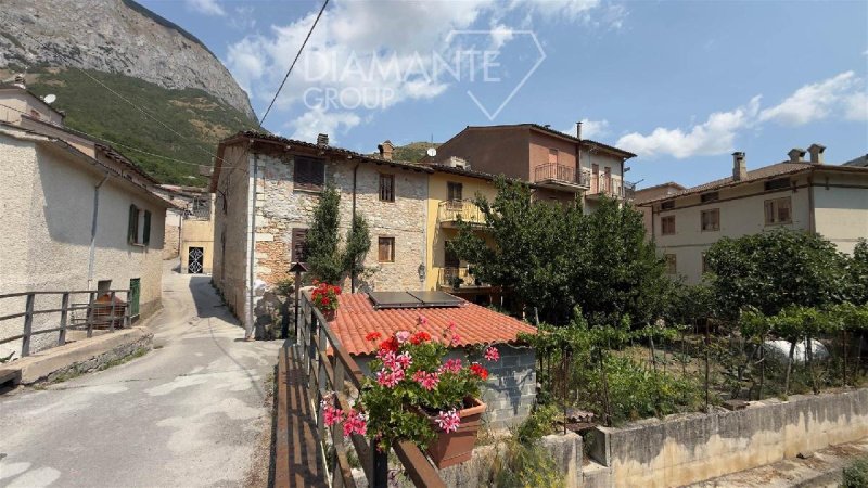 Doppelhaushälfte in Scheggia e Pascelupo