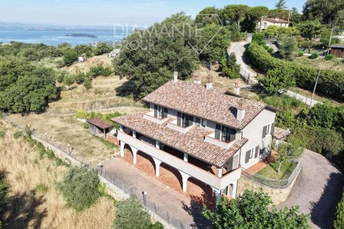 Villa in Passignano sul Trasimeno