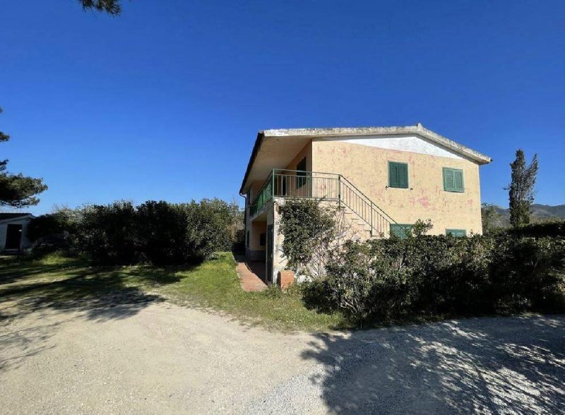 Top-to-bottom house in Portoferraio