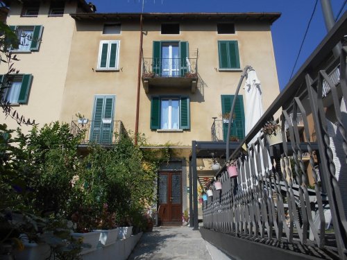 Semi-detached house in Oliveto Lario