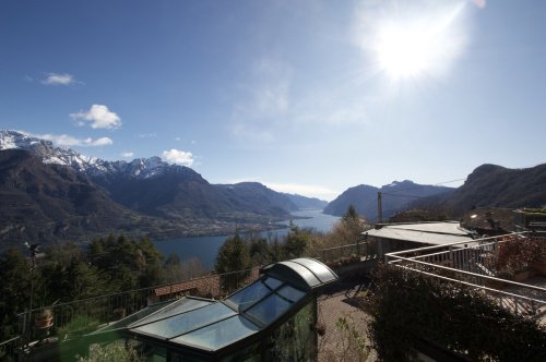 Half-vrijstaande woning in Bellagio