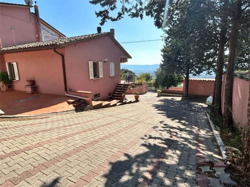 Detached house in Assisi