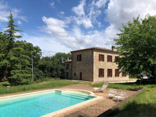 Farmhouse in Todi