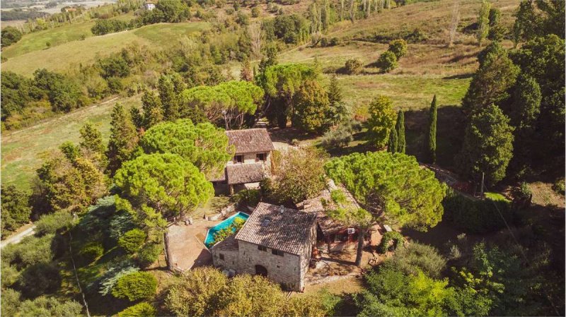 Farmhouse in Todi