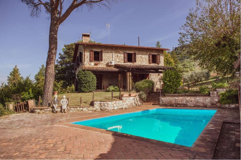 Farmhouse in Todi