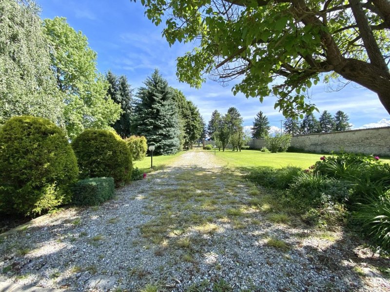 Klein huisje op het platteland in Cuneo