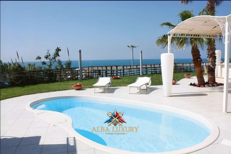 巴莱斯特拉泰别墅