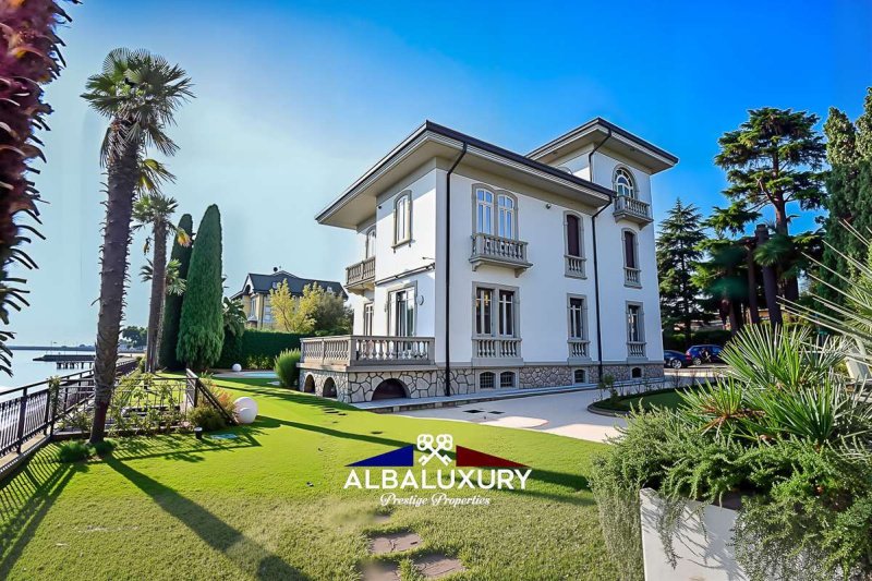 加尔达湖群滨代森扎诺别墅