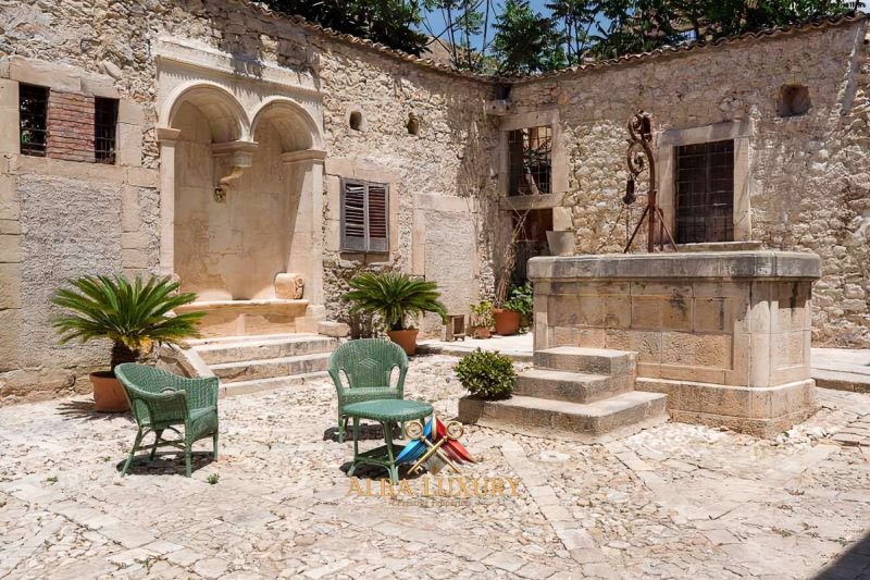 Вилла в Пакино