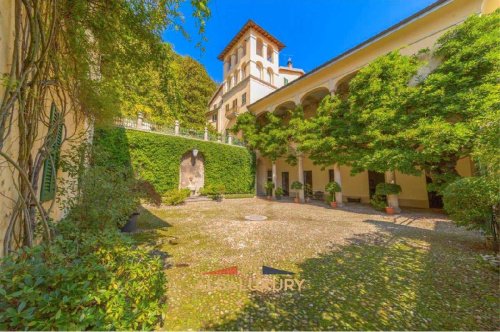 Château à Castello Cabiaglio