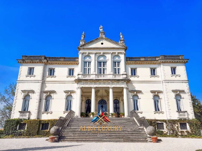 Вилла в Конельяно