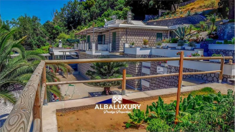 阿纳卡普里别墅