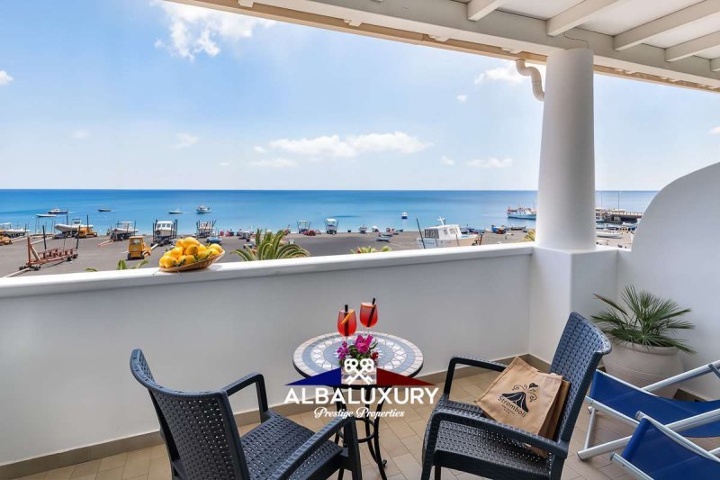 Вилла в Липари