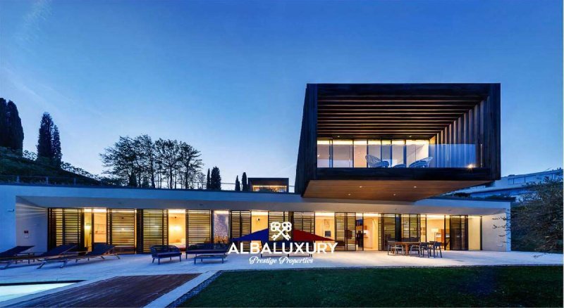 Вилла в Гардоне-Ривьера