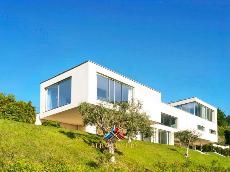 Вилла в Гардоне-Ривьера