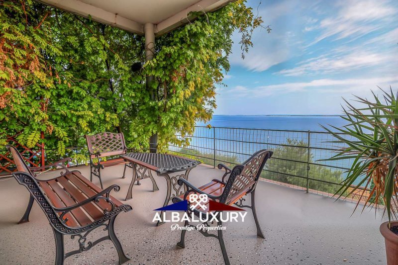 Villa in Padenghe sul Garda