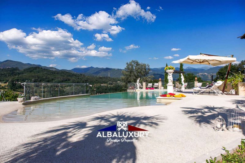 Villa in Camporgiano