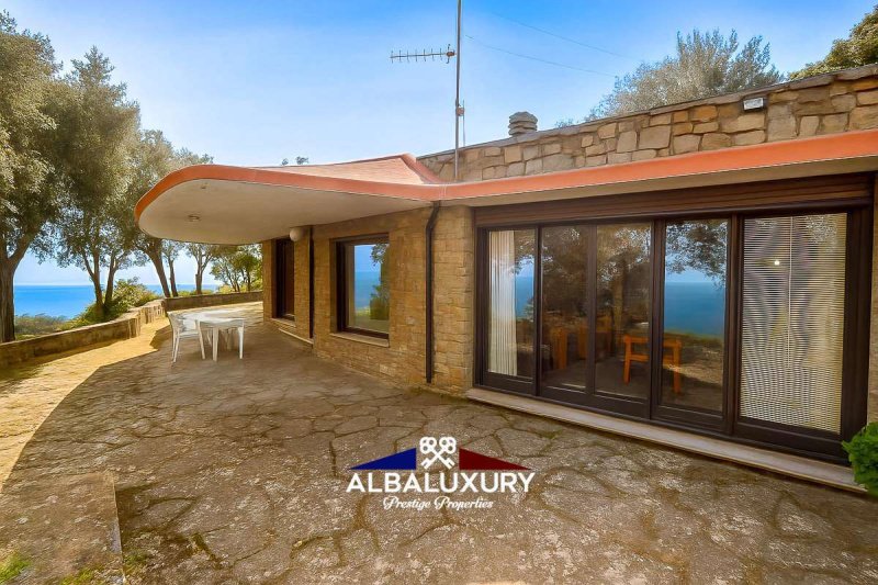 Вилла в Кастильоне-делла-Пеская