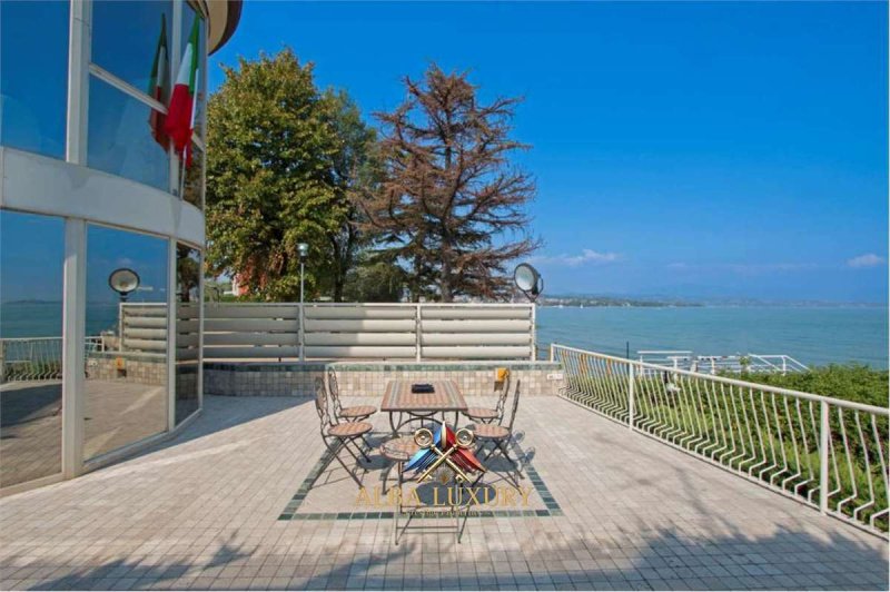 加尔达湖群滨代森扎诺别墅