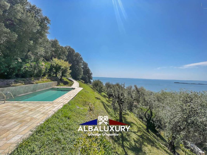 Villa in Gardone Riviera