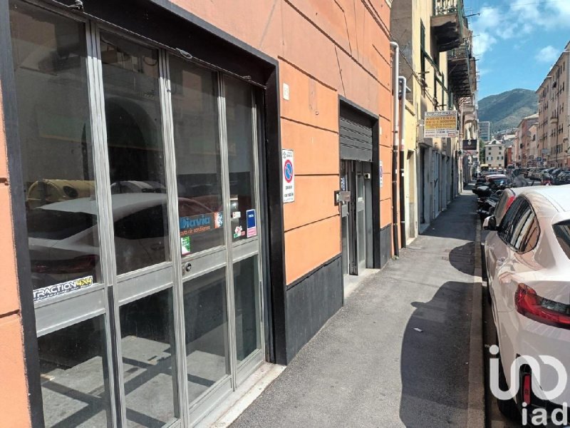 Immobile commerciale a Genova