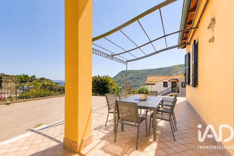 Villa i Finale Ligure