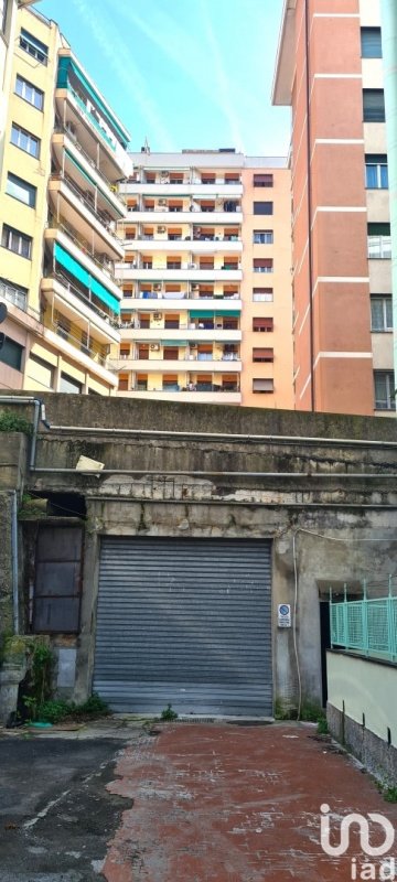 Kommersiell byggnad i Genua