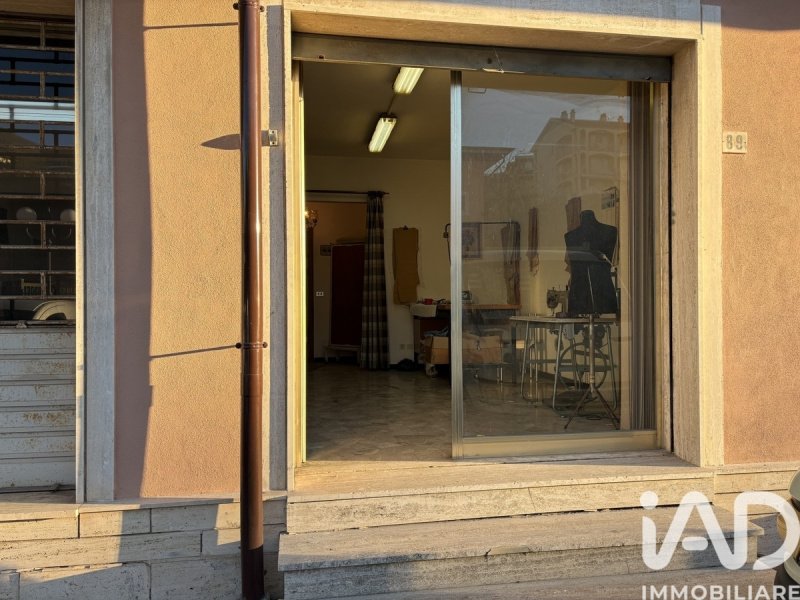 Inmueble comercial en Ceriale