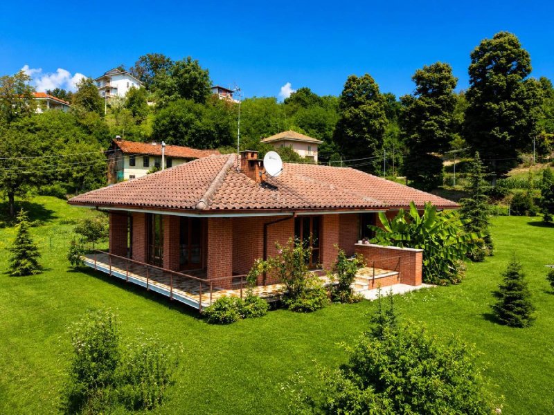 Villa in Montafia