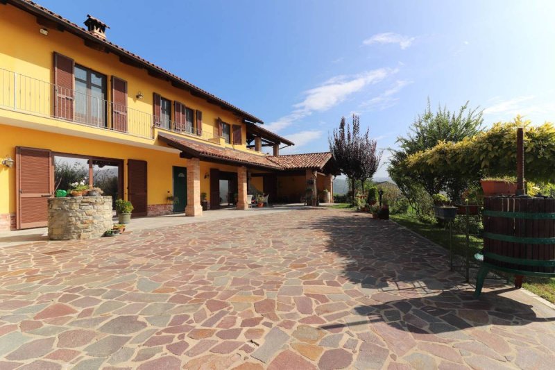 Villa en Monforte de Alba