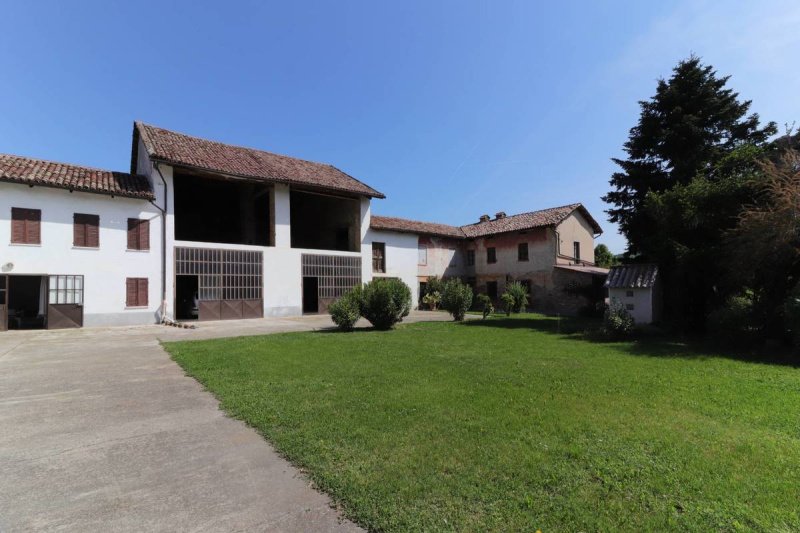 Casa de campo en Costigliole d'Asti