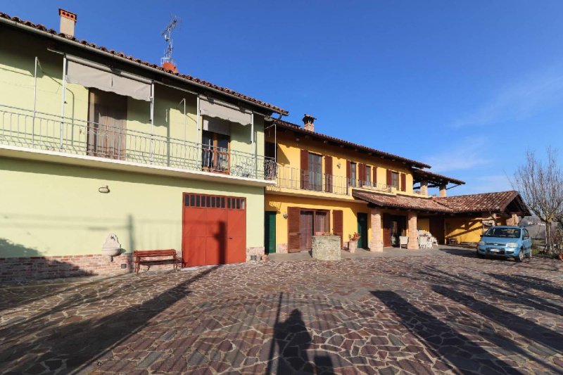 Вилла в Монфорте-д'Альба