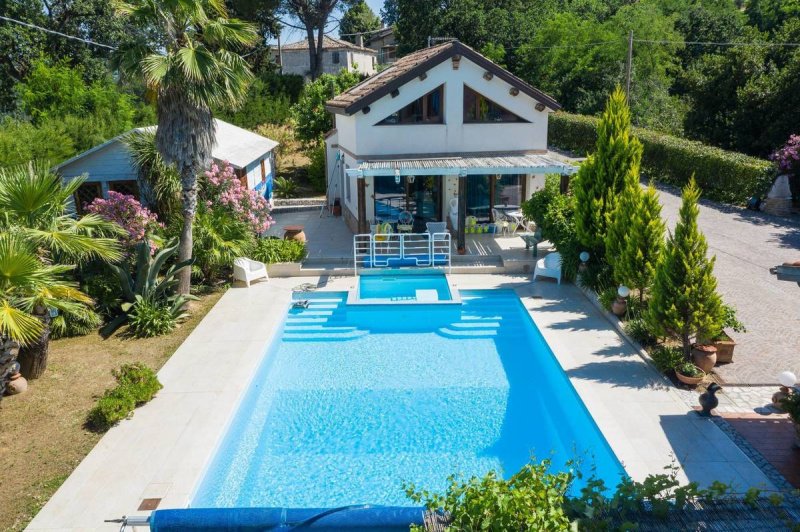 Villa in Montelabbate