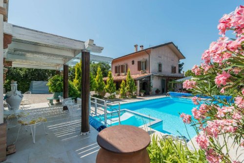 Villa in Montelabbate