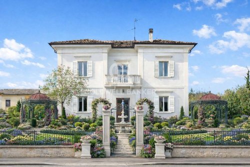 Villa in Urbania