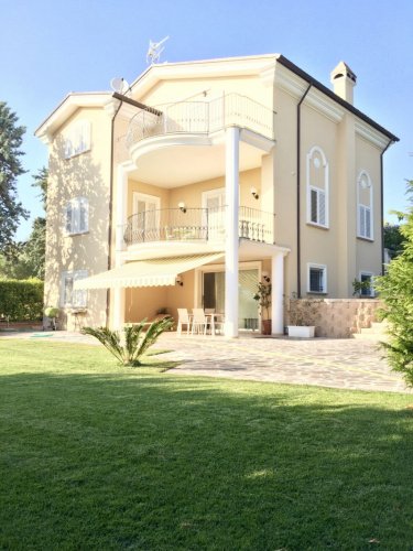 Villa in Mosciano Sant'Angelo