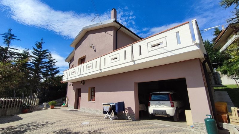 Detached house in Penne