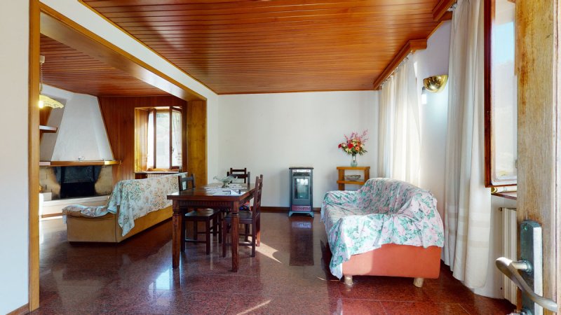 Semi-detached house in Gallicano