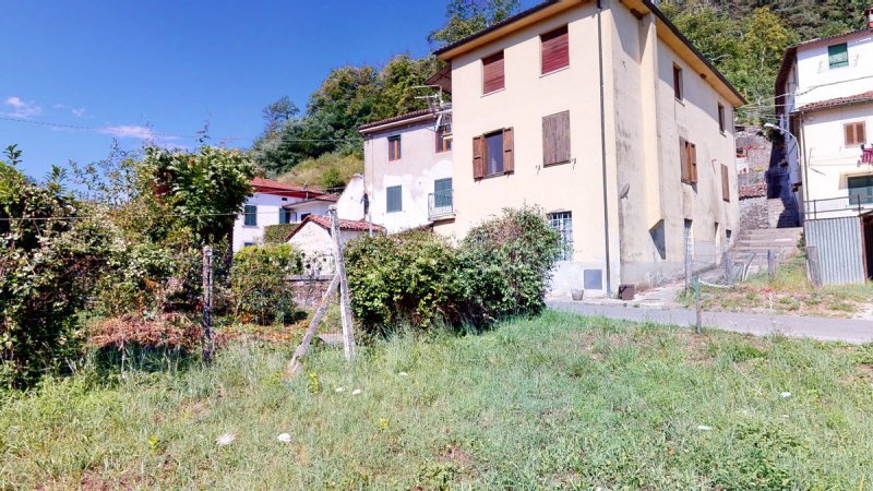 Semi-detached house in Gallicano