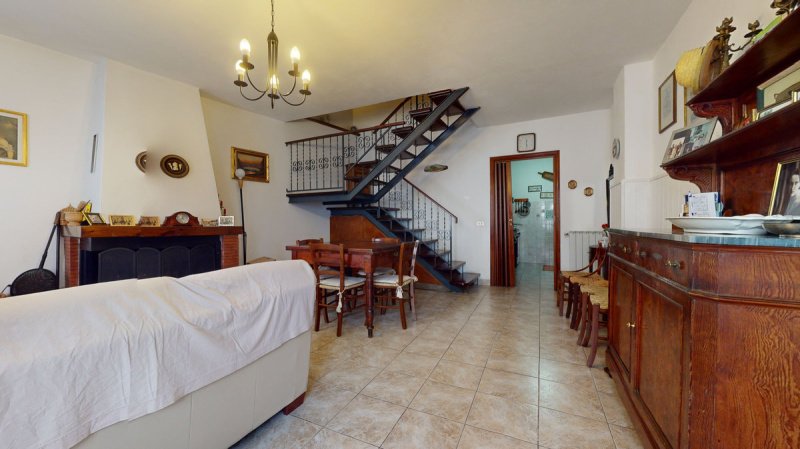 Semi-detached house in Camporgiano