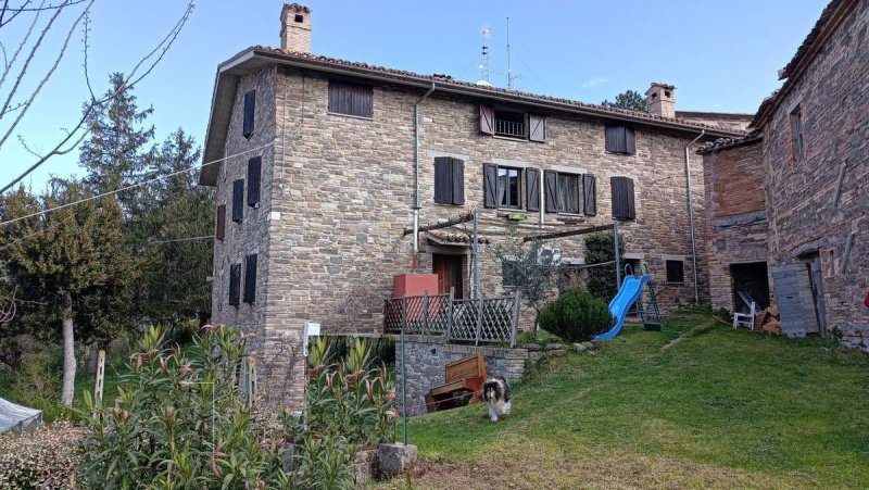 Half-vrijstaande woning in San Severino Marche