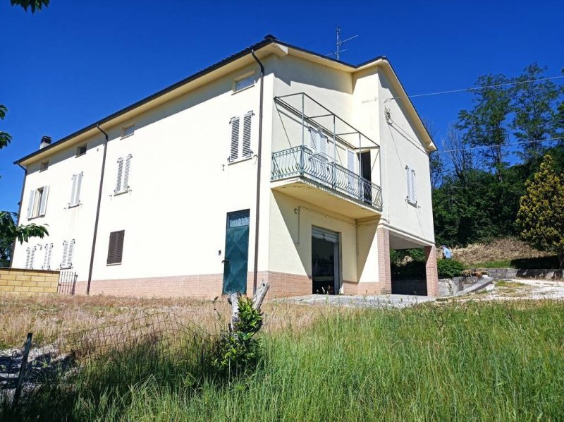 Casa semi-independiente en San Severino Marche