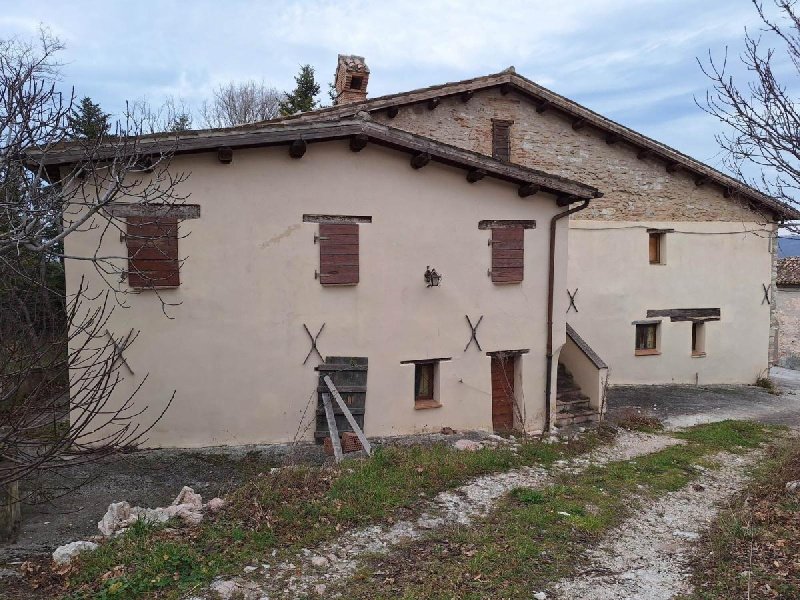 Farmhouse in Castelraimondo
