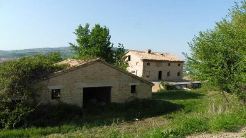 Klein huisje op het platteland in San Severino Marche