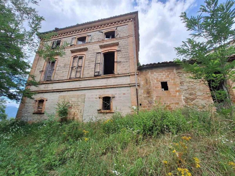 Kleines Dorf in Gagliole